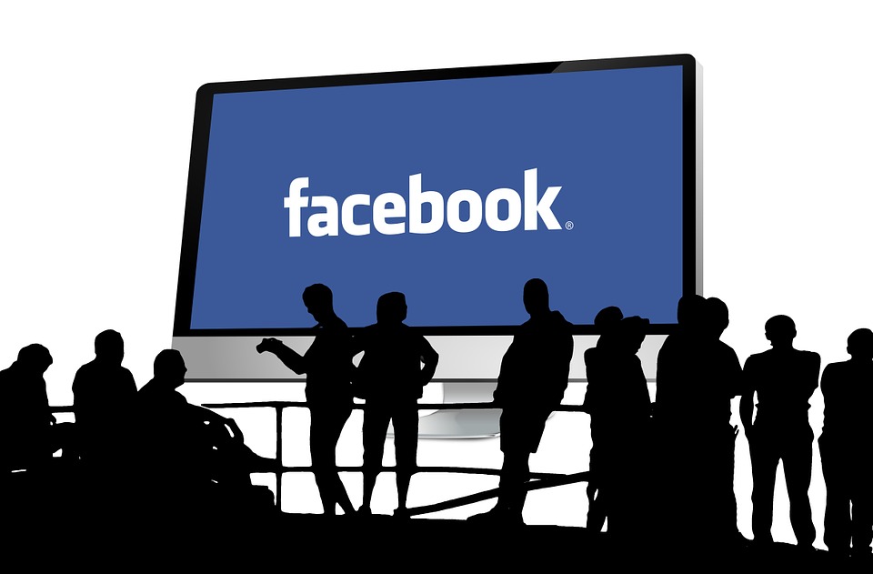 Đồng sáng lập Apple tuyên bố sẽ trả tiền Facebook để được bảo vệ