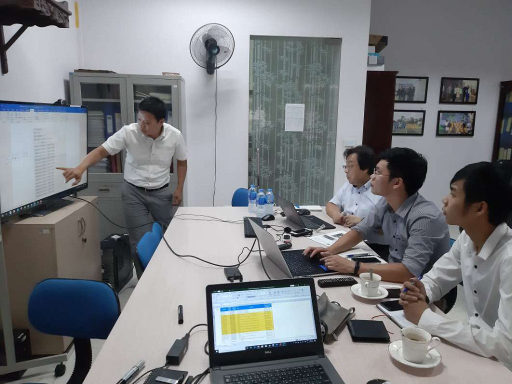 Giám đốc của AKB Software cùng công ty Systech thảo luận và lên phương án cho những công việc sắp tới.