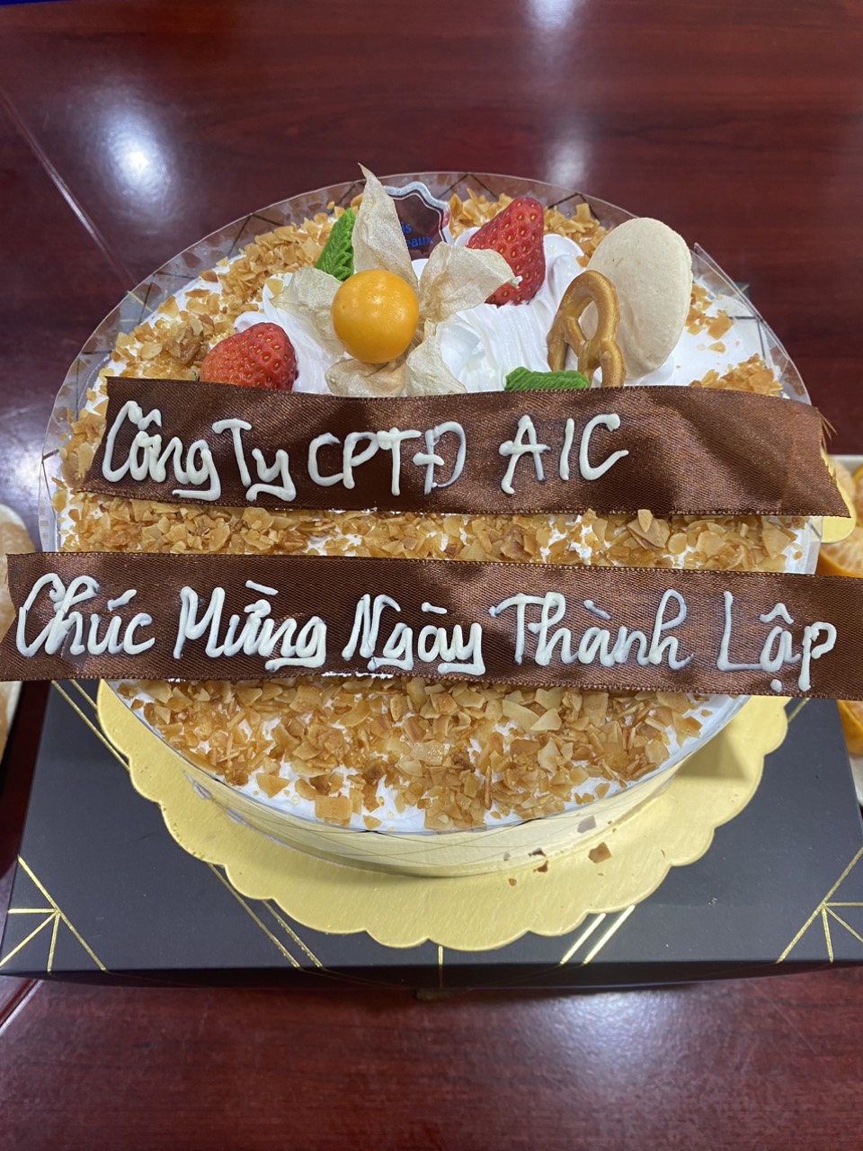 Bánh kem chúc mừng sinh nhật từ Công Ty Cổ Phần Tập Đoàn AIC